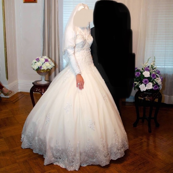 Mori Lee Size 8 Modest Wedding Dress - Picture 2 of 5